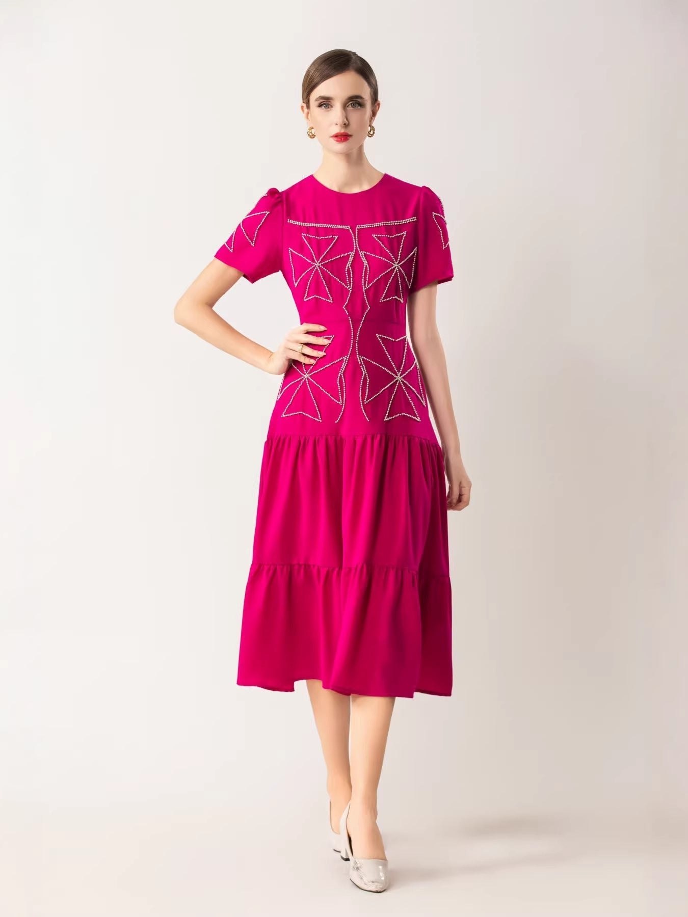 Robe Courte Brodée à Étages pour Plage — rose fuchsia — détail 2 | Porivana