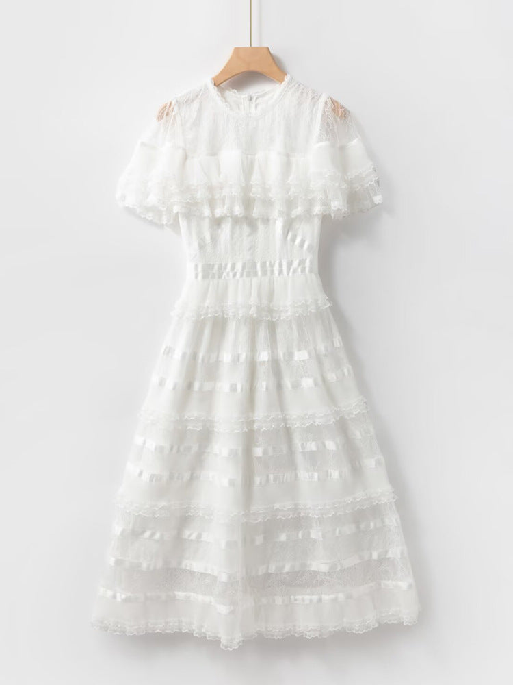 Robe Courte en Dentelle à Volants pour le Quotidien — blanc — porté en situation | Porivana