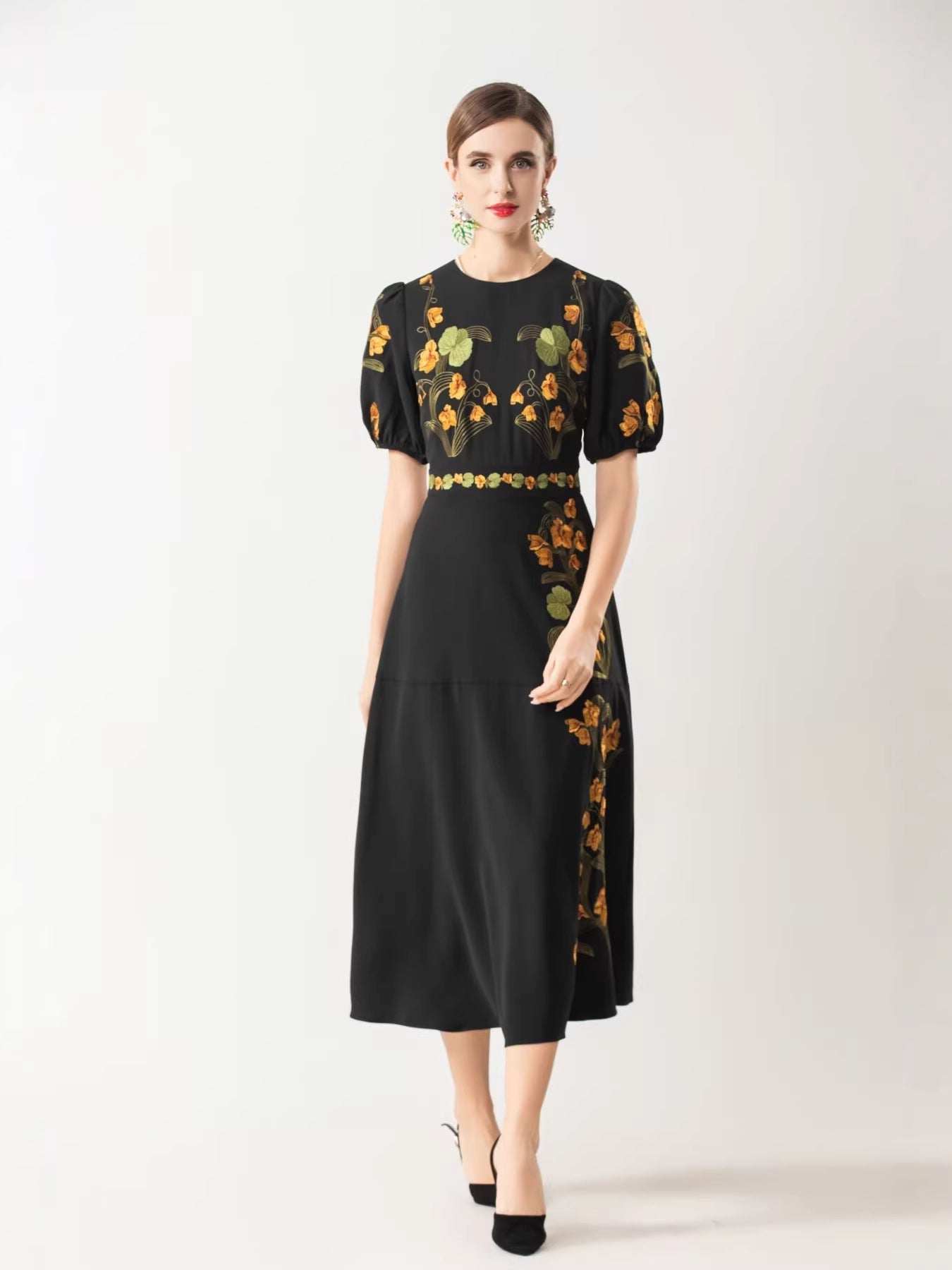Robe d'Été Boutonnée Style Casual — noir — porté en situation | Porivana