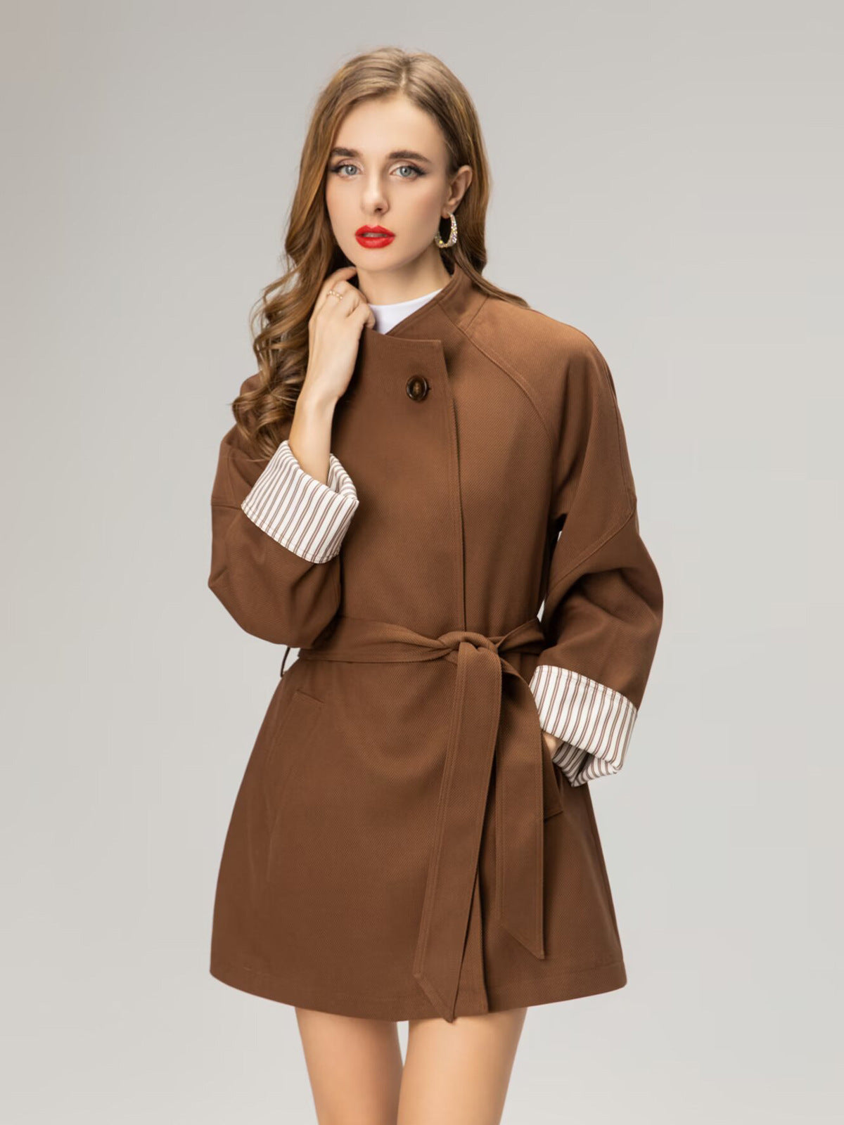 Robe Courte Style Blazer Ceinturée pour Soirée — détail 2 | Porivana
