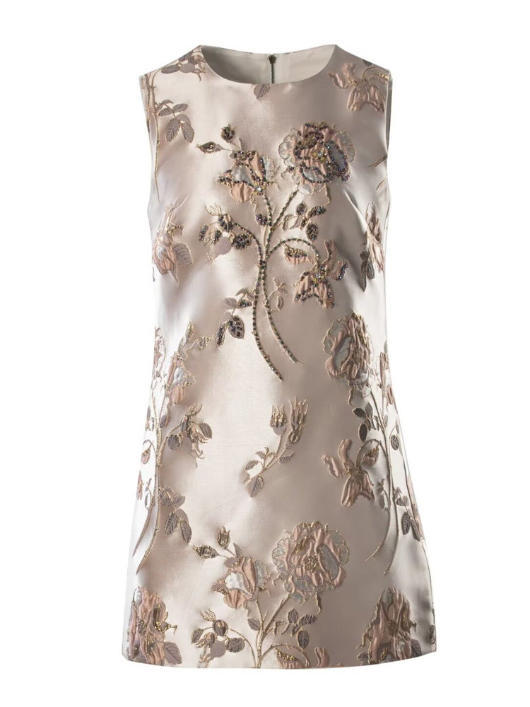 Robe Midi Satinée Brodée à Fleurs pour Réception — or rose — porté en situation | Porivana