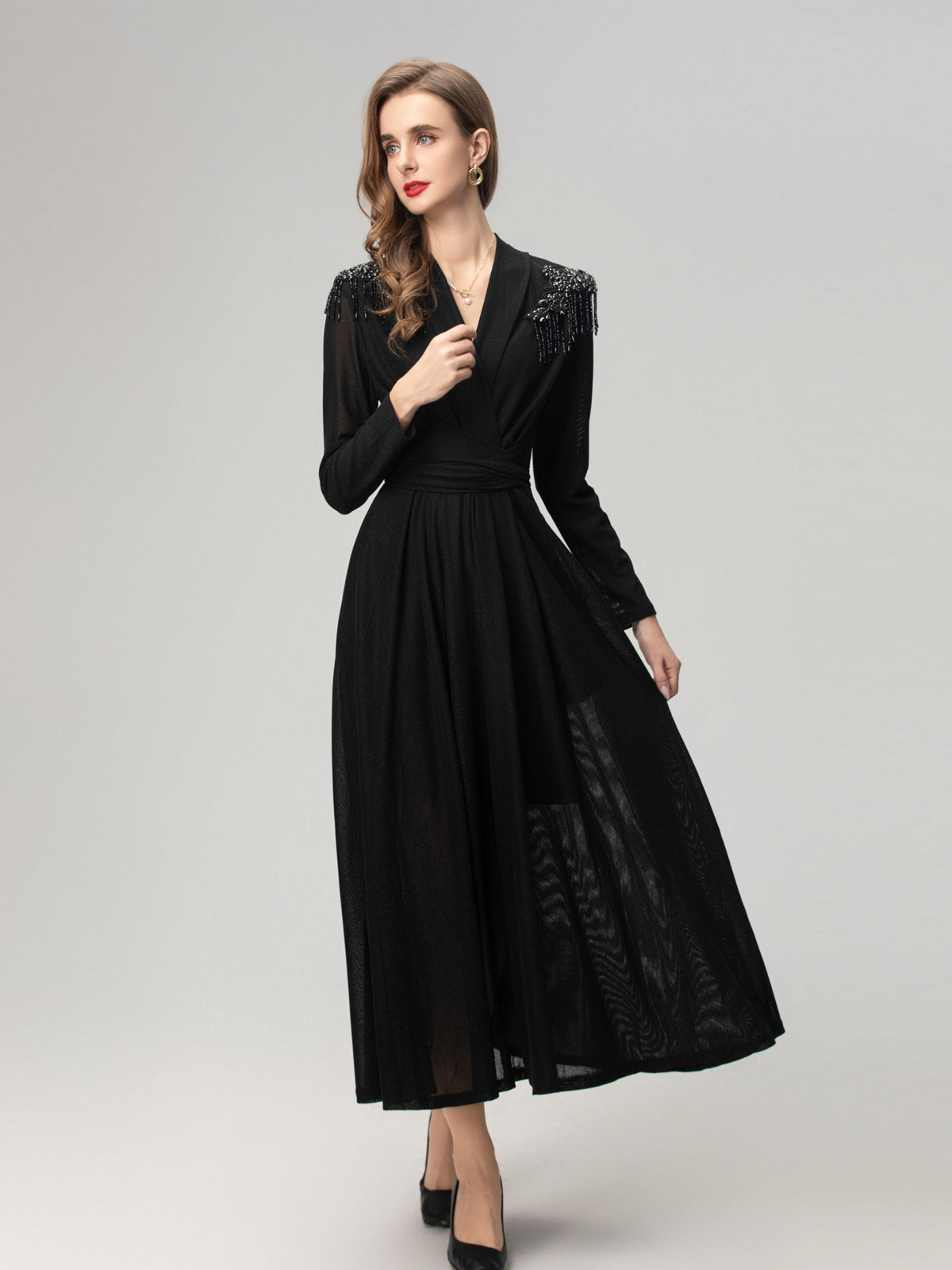 Robe Midi Satinée Cache-Cœur à Franges pour Réception — détail 2 | Porivana