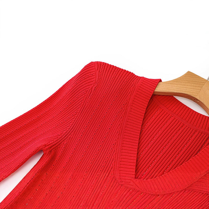Robe en Maille Ajustée à Col V — rouge — détail 3 | Porivana