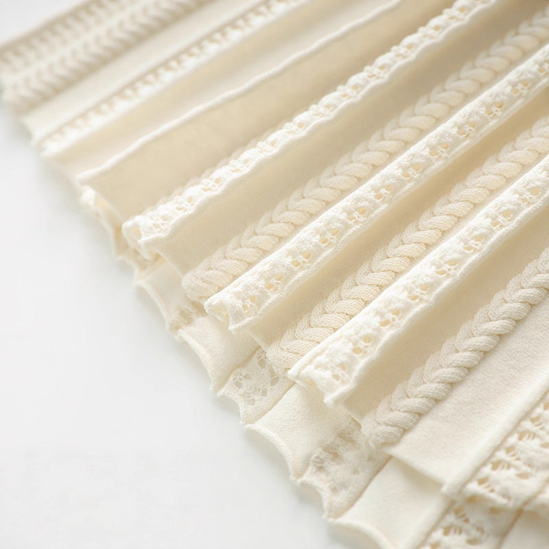 Robe Longue Satinée Boutonnée Style Chemisier pour Réception — blanc — porté en situation | Porivana